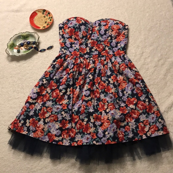 Papaya Dresses & Skirts - Strapless Floral Papaya Dress